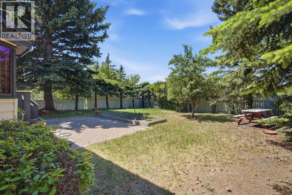 168 Edgehill Close NW — photo 33