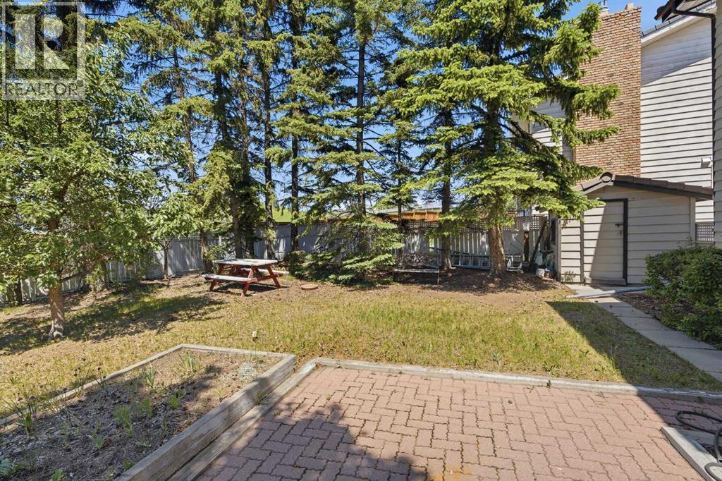168 Edgehill Close NW — photo 34