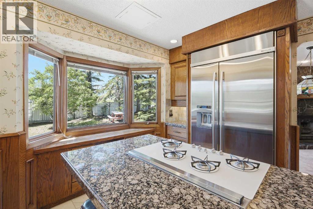 168 Edgehill Close NW — photo 8