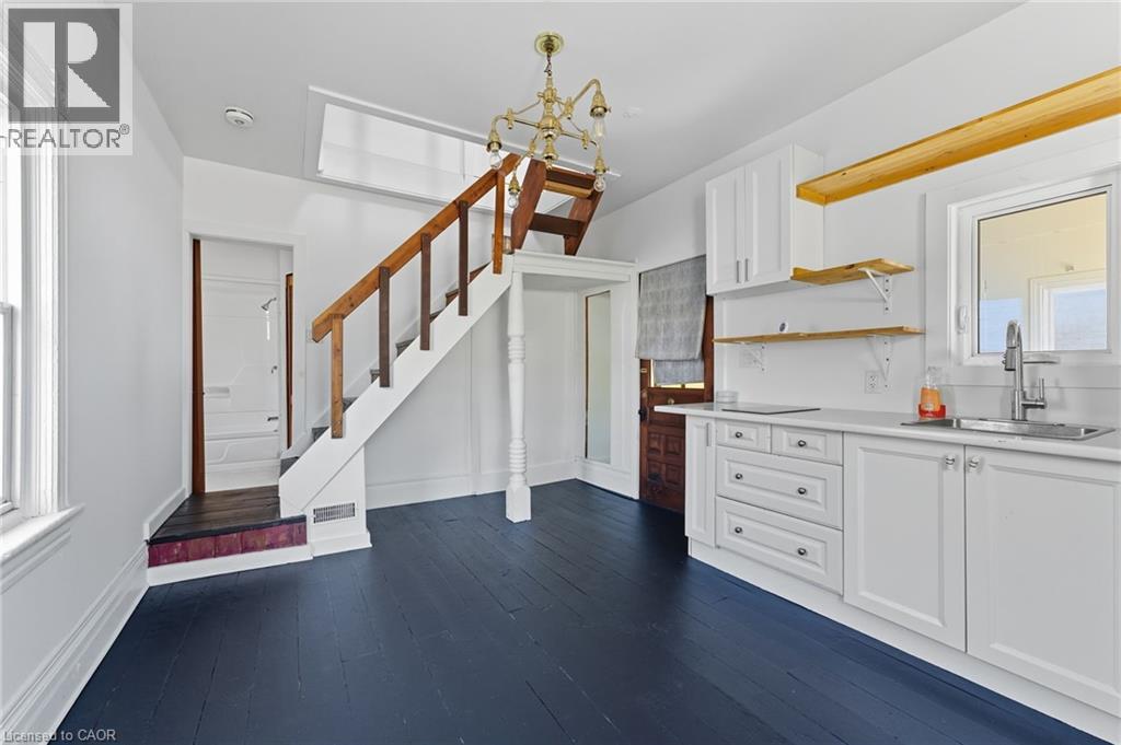 8 TASKER Street - 6