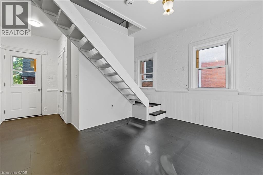 8 TASKER Street - 16