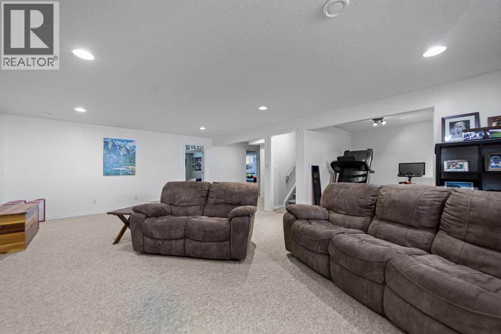 313 Hanson Street - 19
