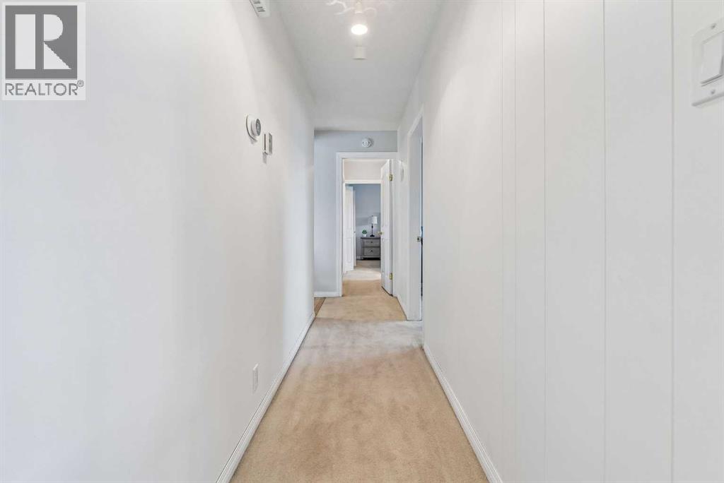 Hallway to bedrooms & bathroom