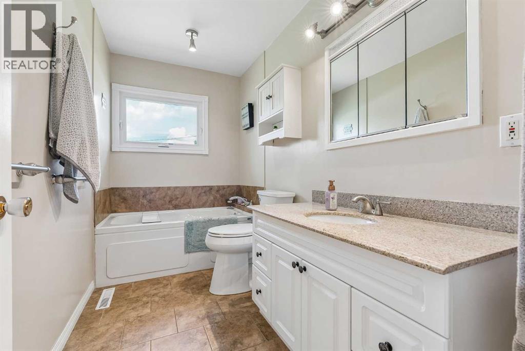 Primary Ensuite - Soaker Tub
