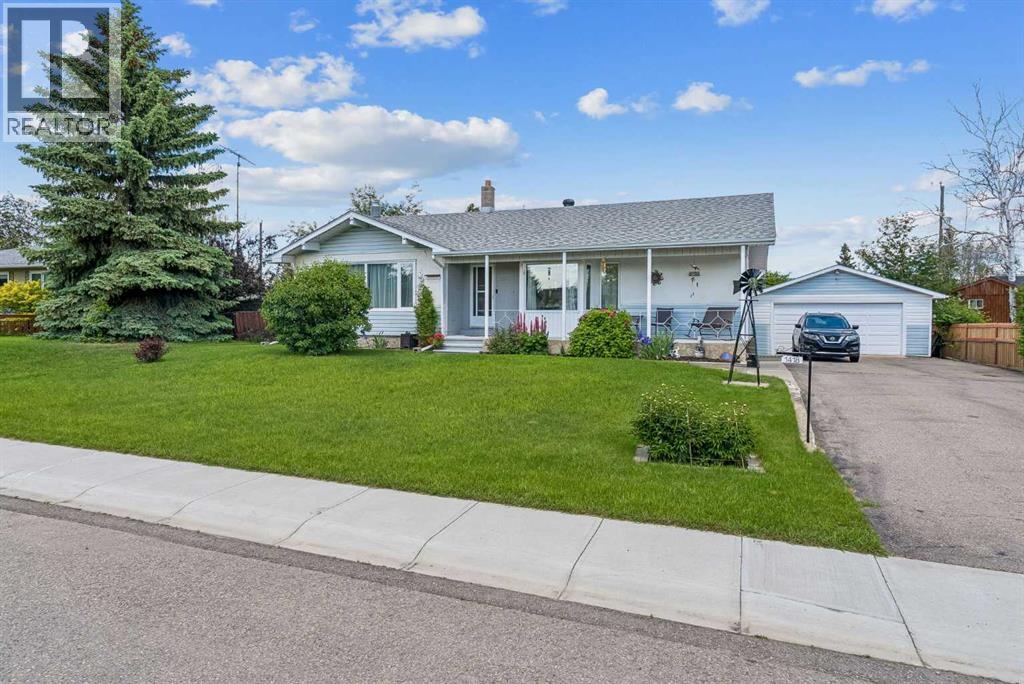 Front with view of driveway/garage