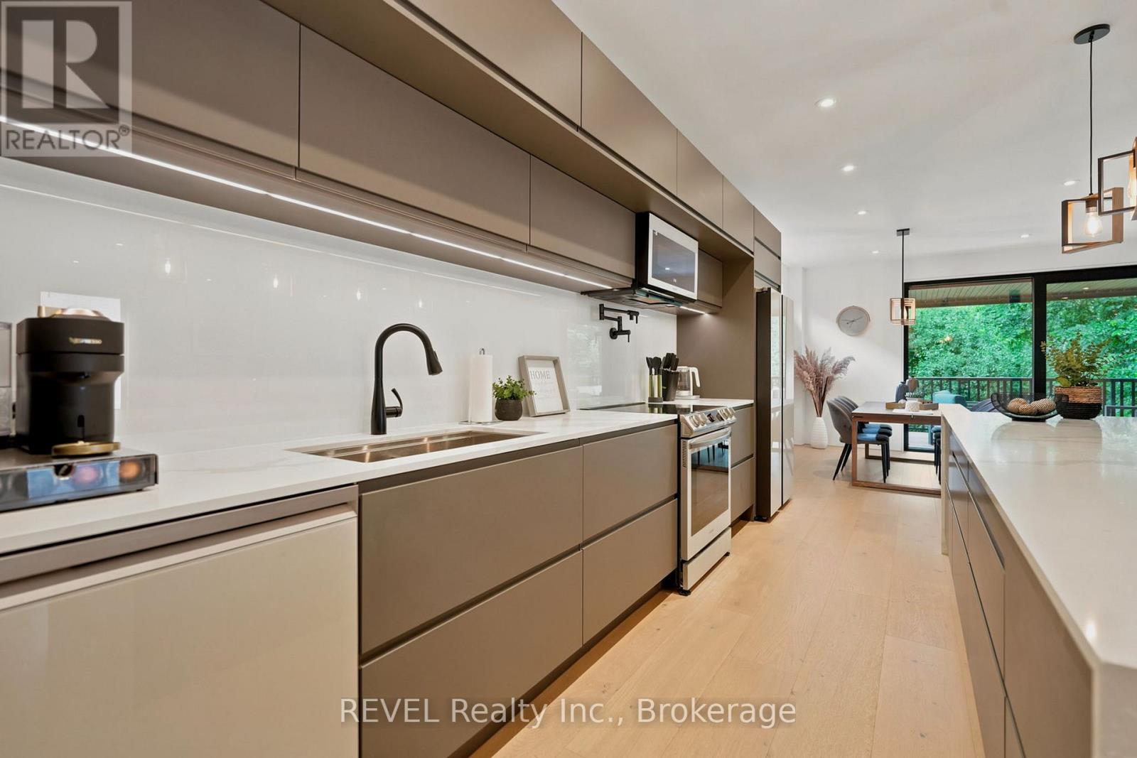 81 MACKENZIE KING AVENUE - 11