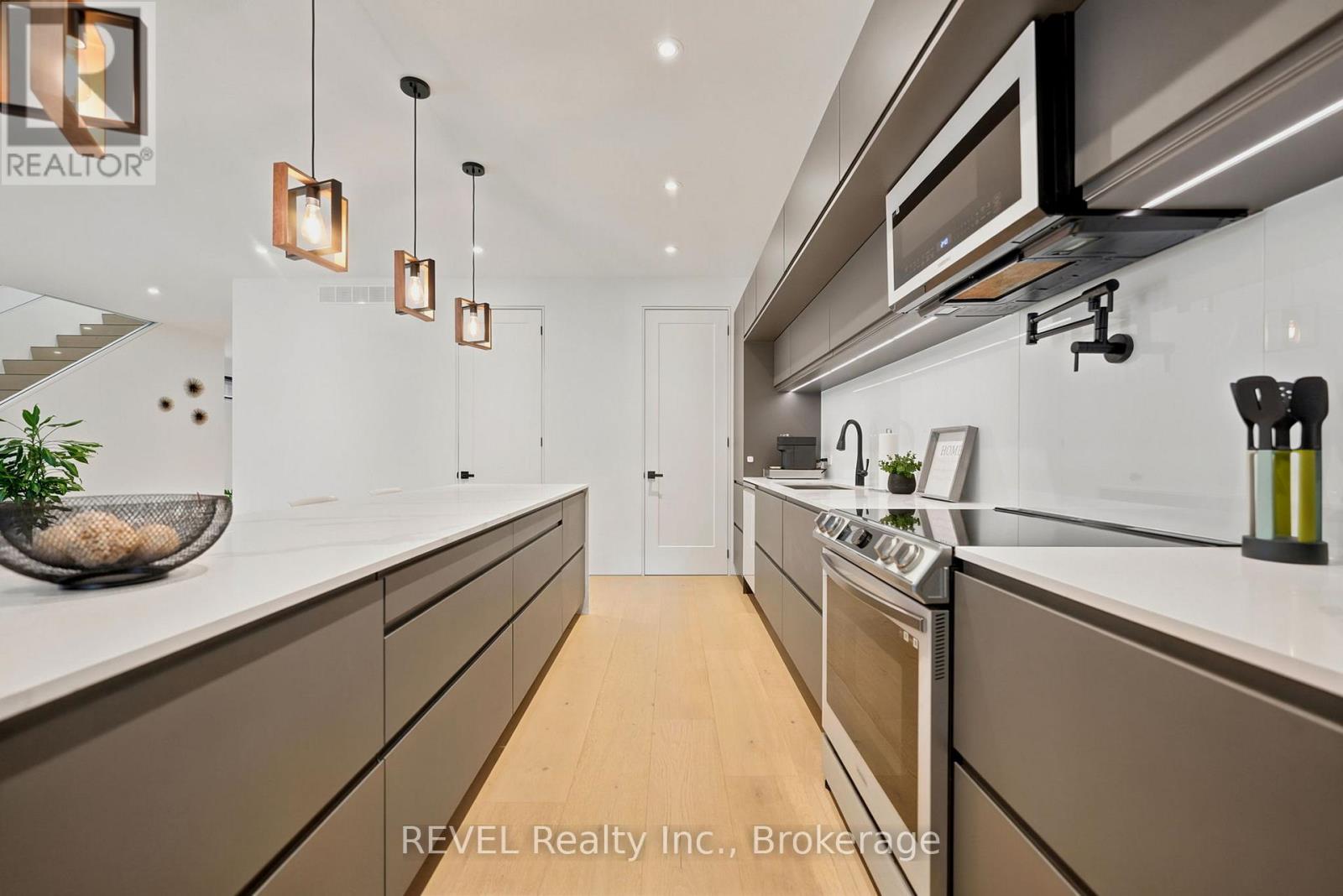 81 MACKENZIE KING AVENUE - 12