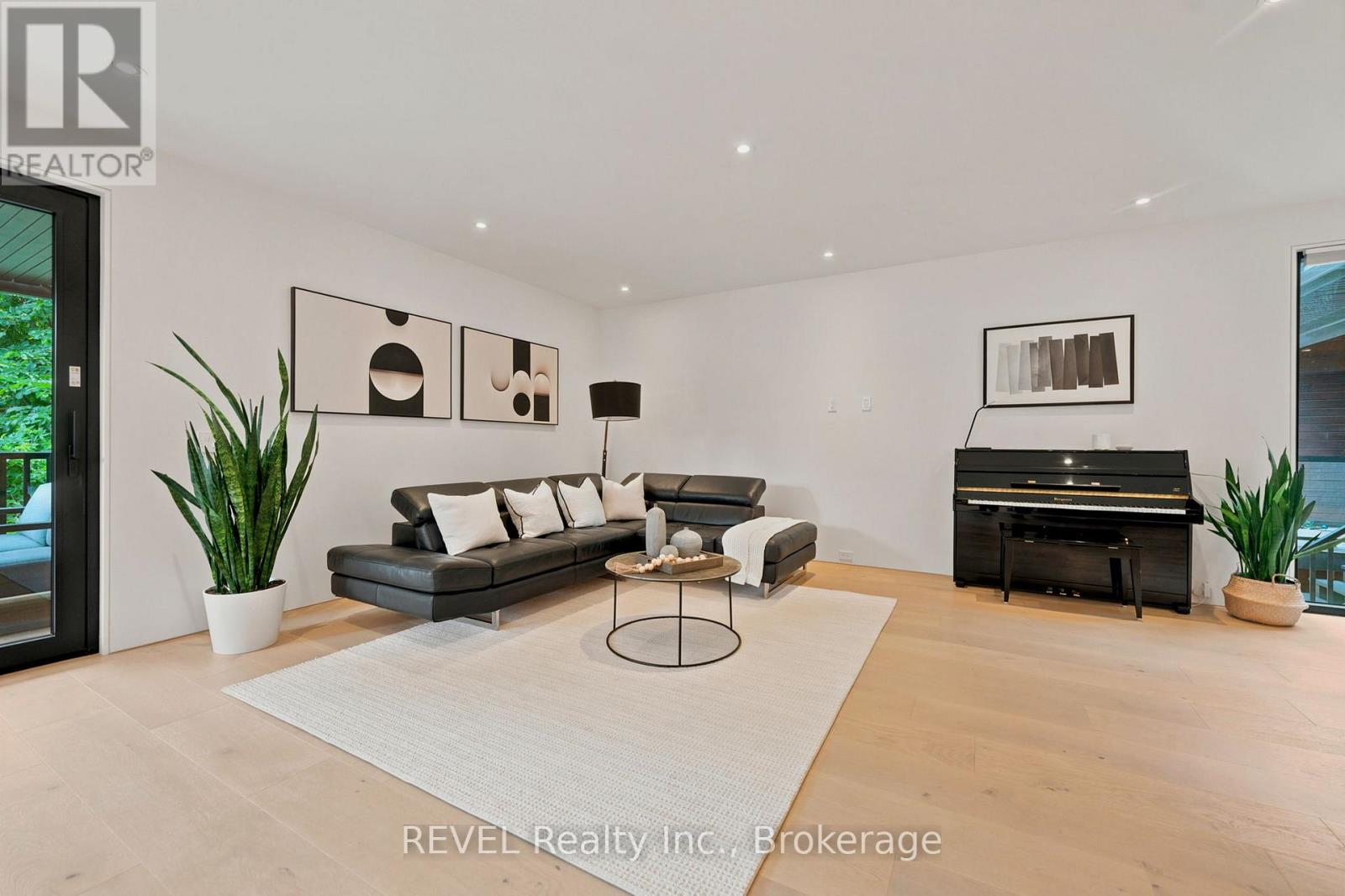 81 MACKENZIE KING AVENUE - 15