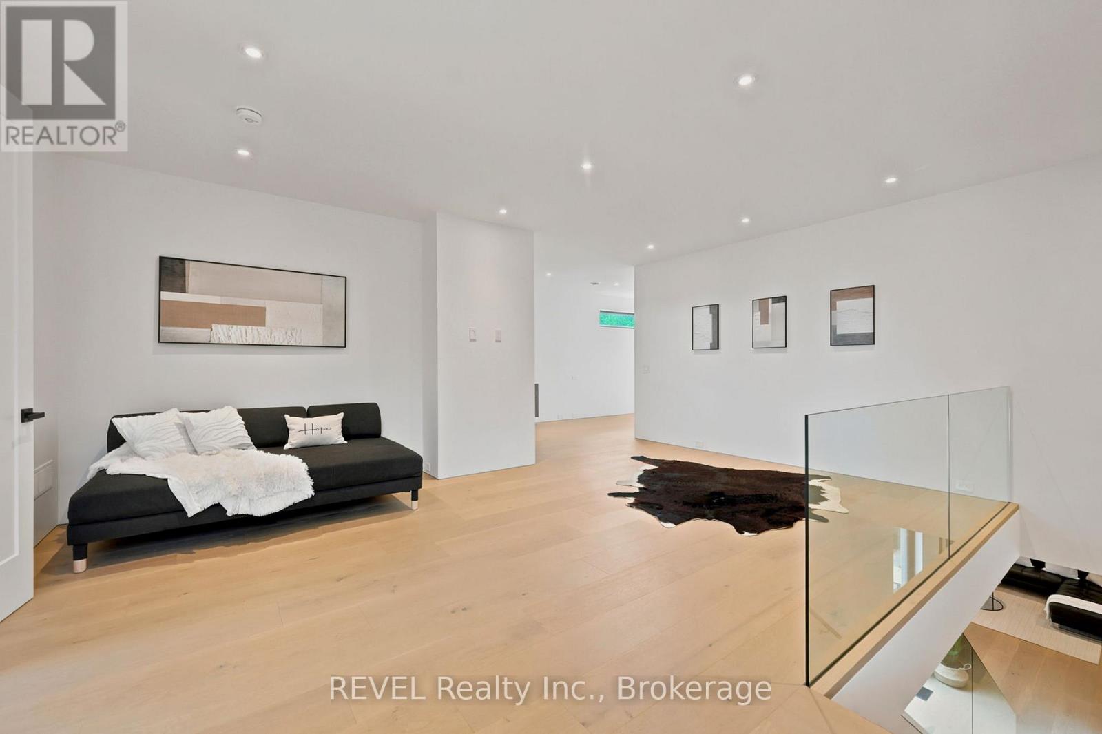 81 MACKENZIE KING AVENUE - 19