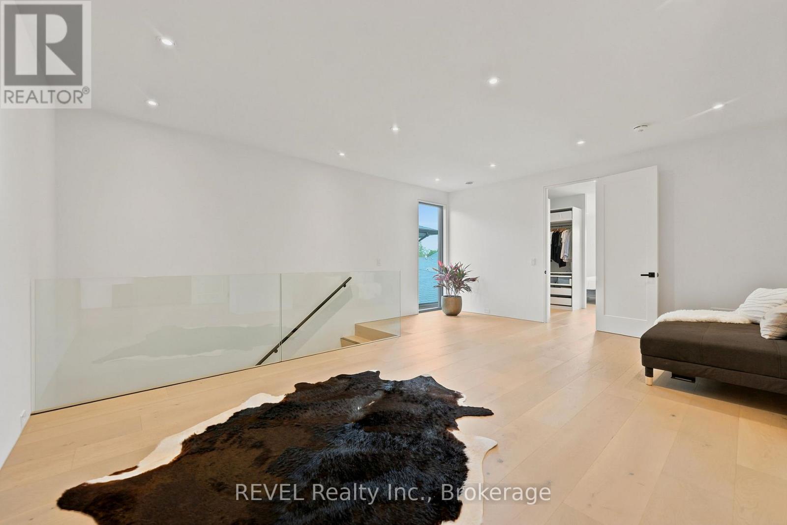 81 MACKENZIE KING AVENUE - 20