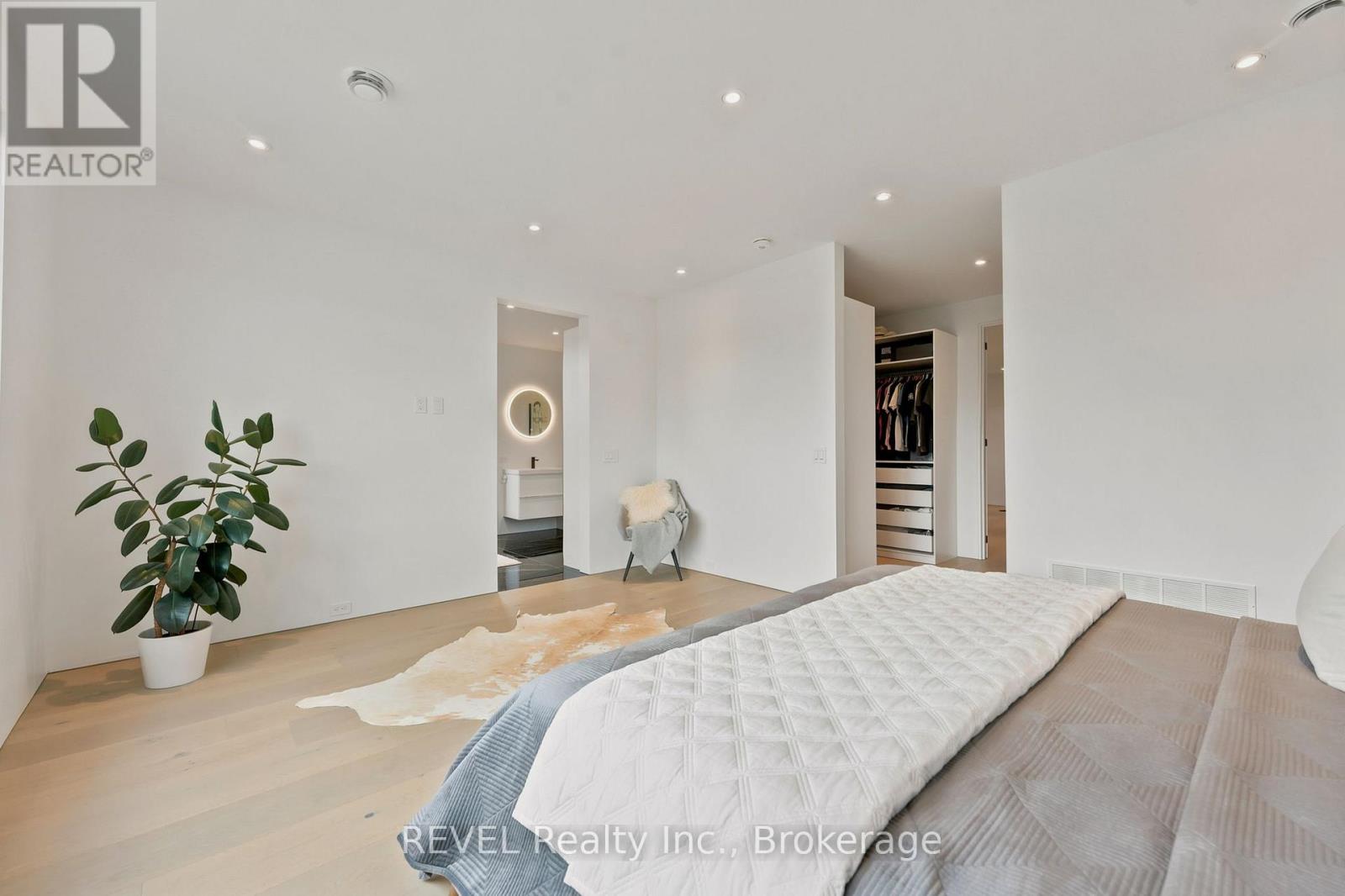 81 MACKENZIE KING AVENUE - 22