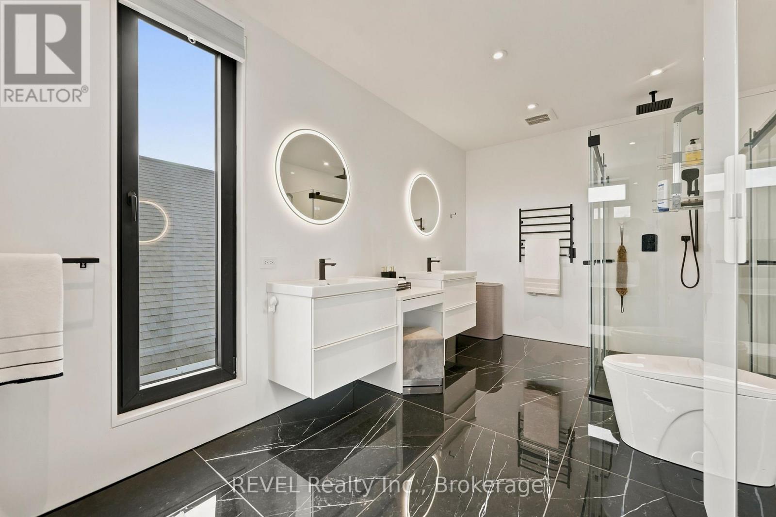 81 MACKENZIE KING AVENUE - 24