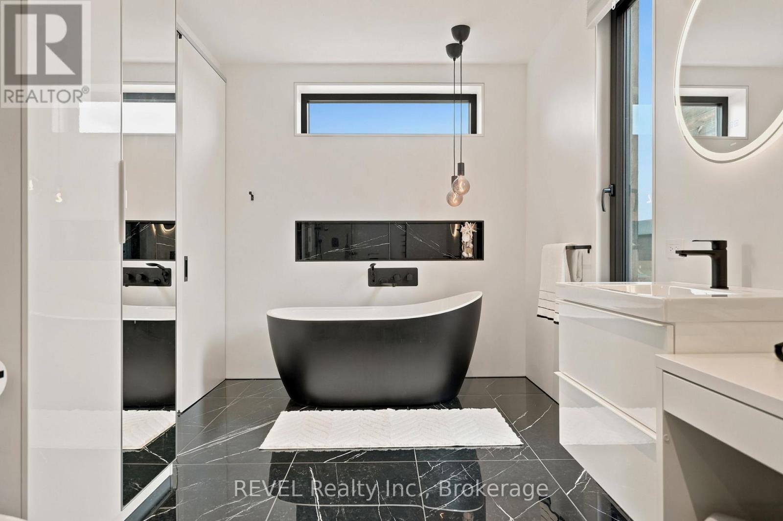 81 MACKENZIE KING AVENUE - 26