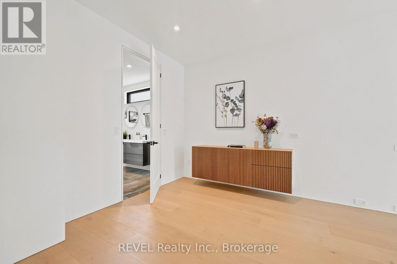 81 MACKENZIE KING AVENUE - 33