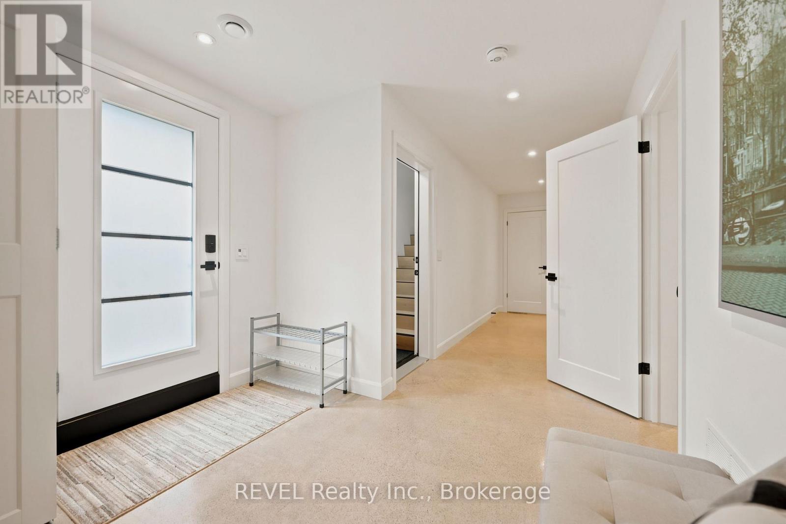 81 MACKENZIE KING AVENUE - 35
