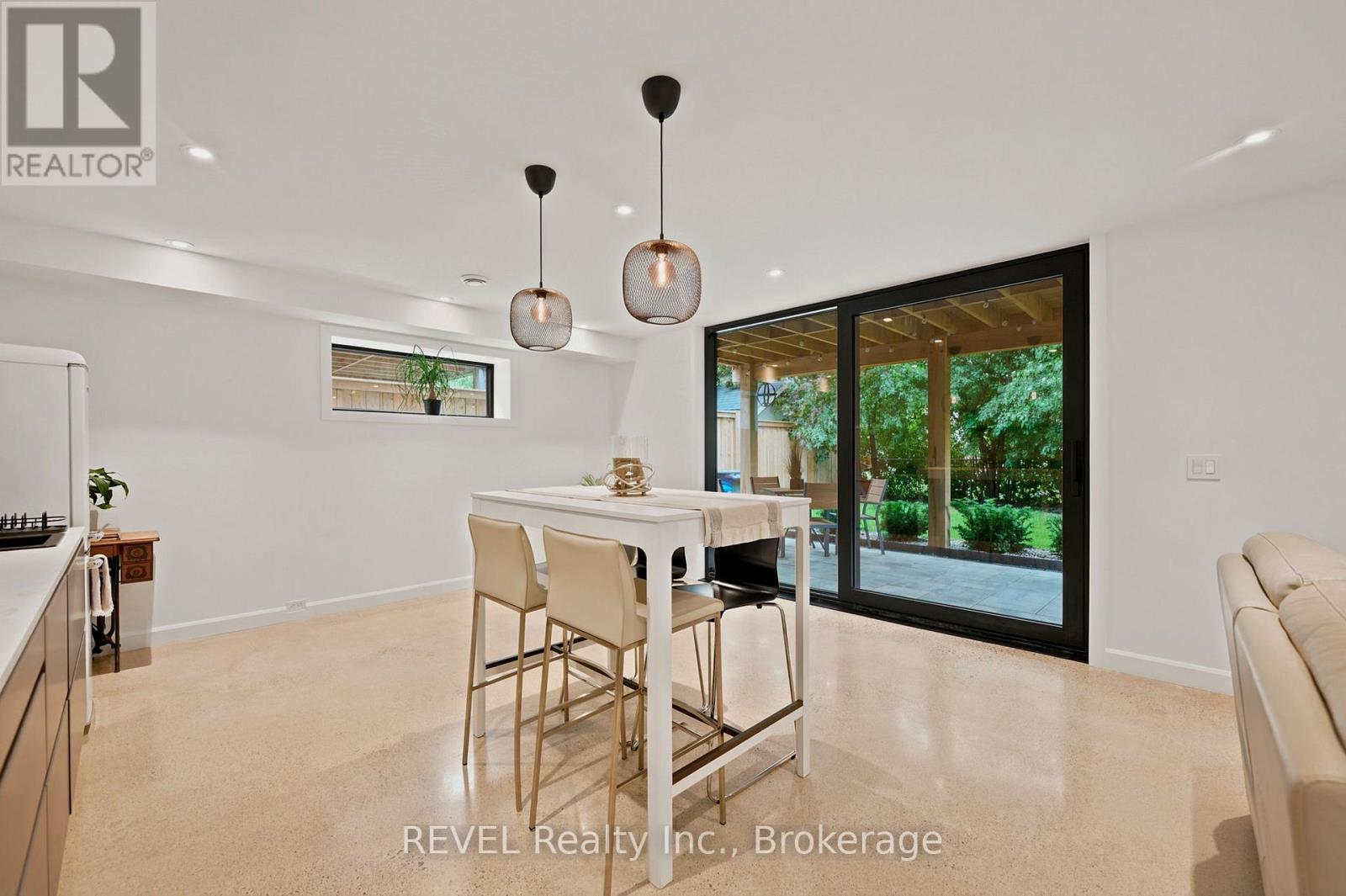 81 MACKENZIE KING AVENUE - 37
