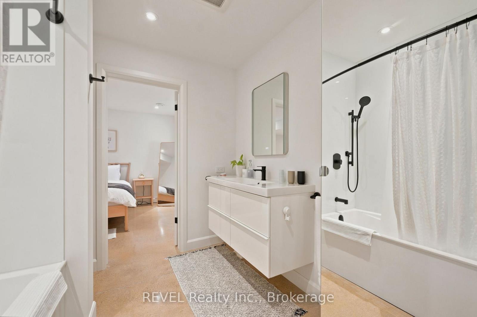 81 MACKENZIE KING AVENUE - 42