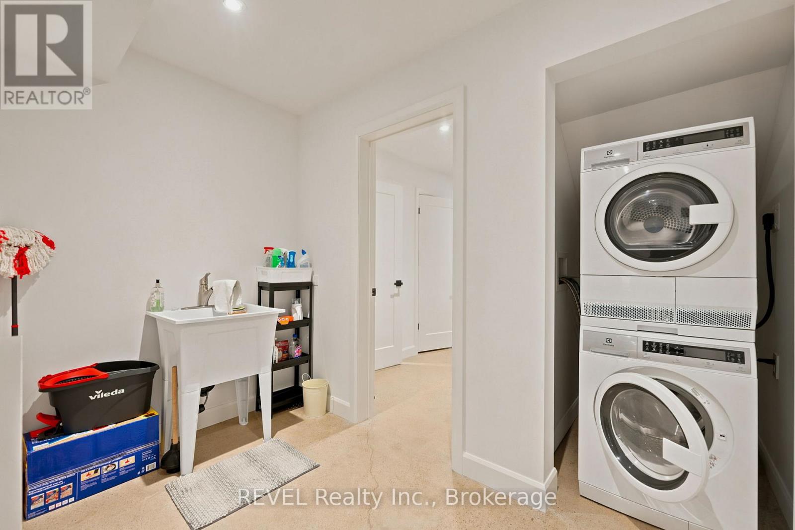 81 MACKENZIE KING AVENUE - 44