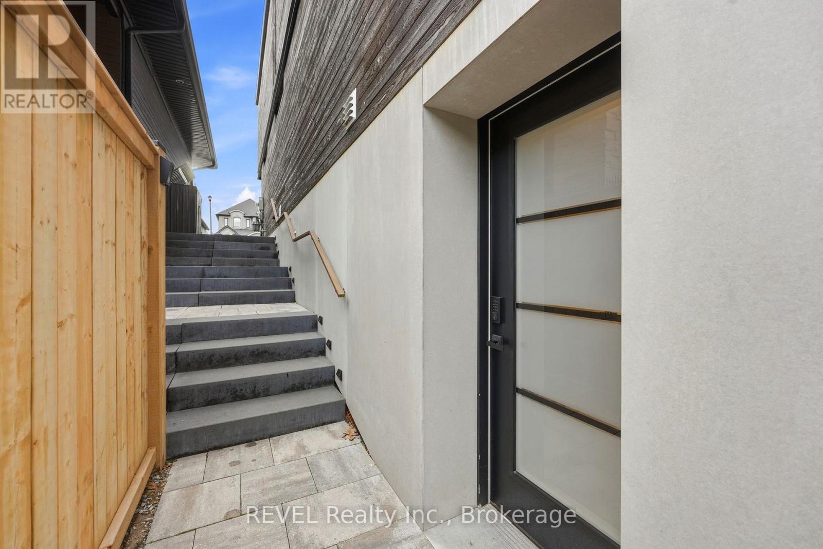 81 MACKENZIE KING AVENUE - 49