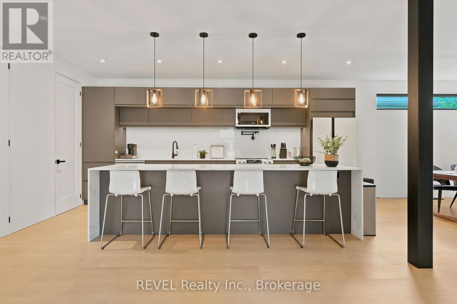 81 MACKENZIE KING AVENUE - 8