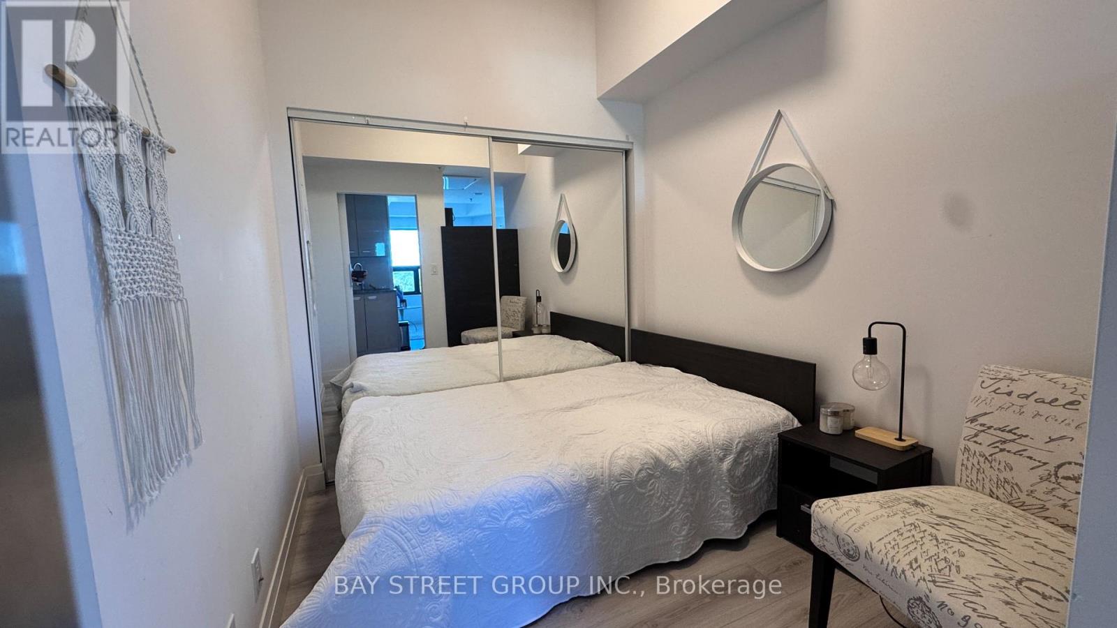 #813 652 PRINCESS STREET - 19