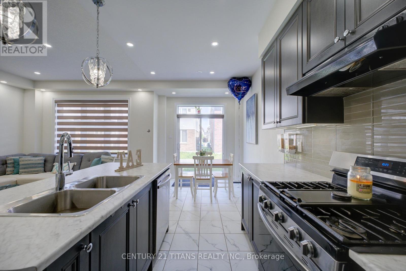 12 MCLAREN AVENUE - 10