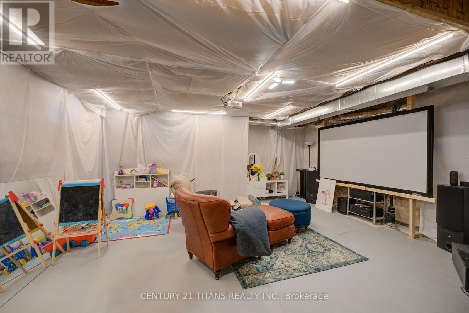 12 MCLAREN AVENUE - 32