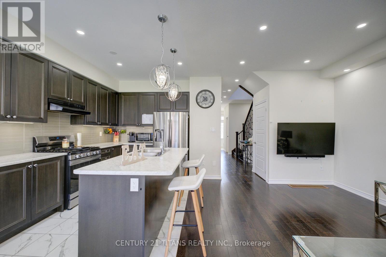 12 MCLAREN AVENUE - 8