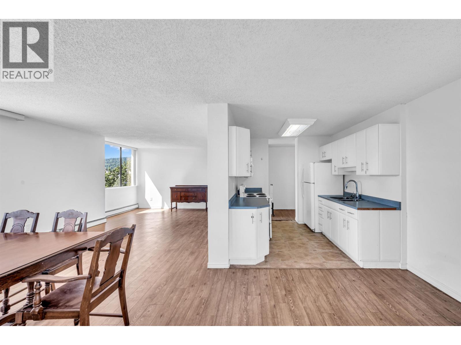 1104 3737 BARTLETT COURT — photo 5