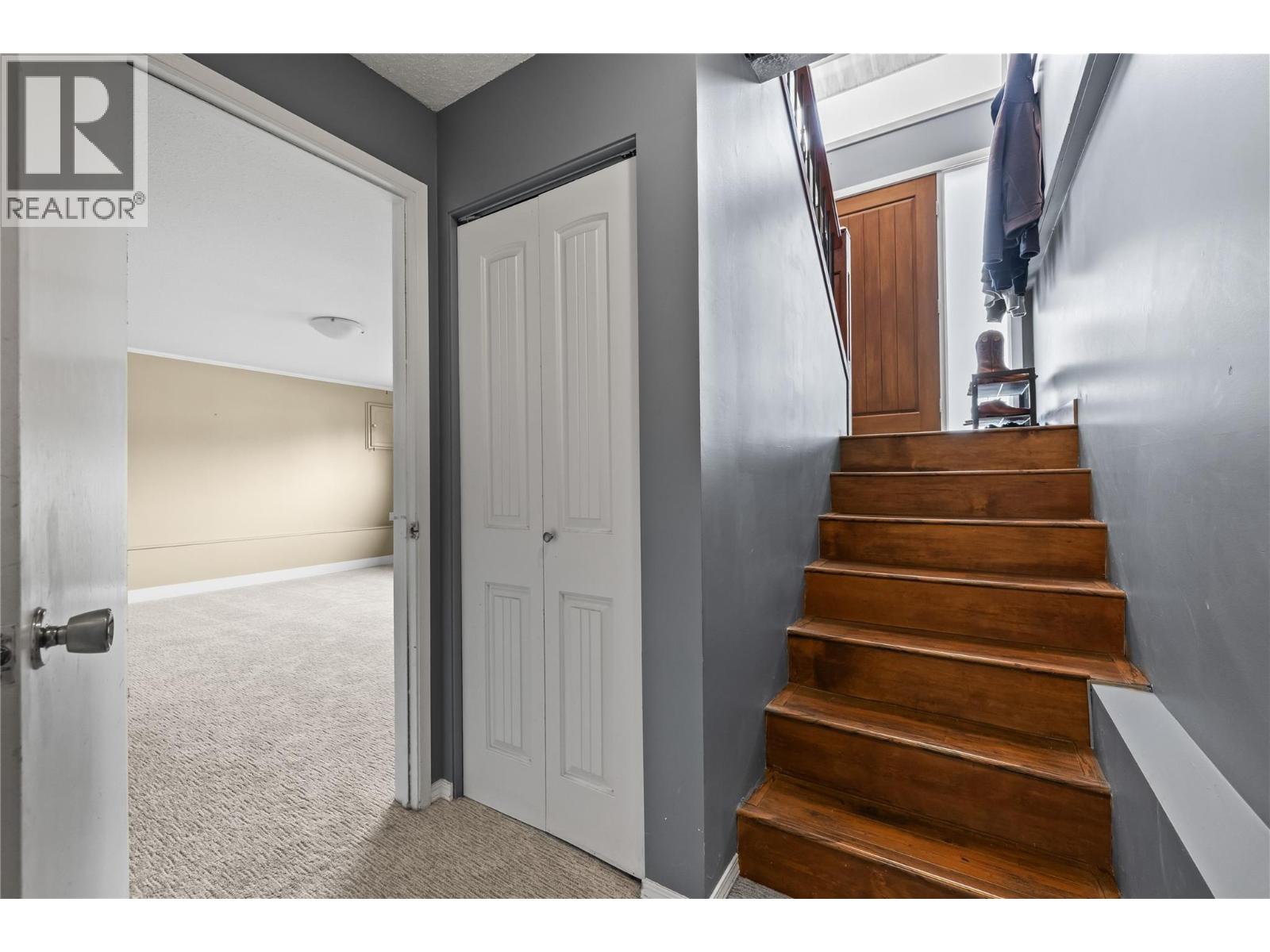 909 Grenfell Court - 18