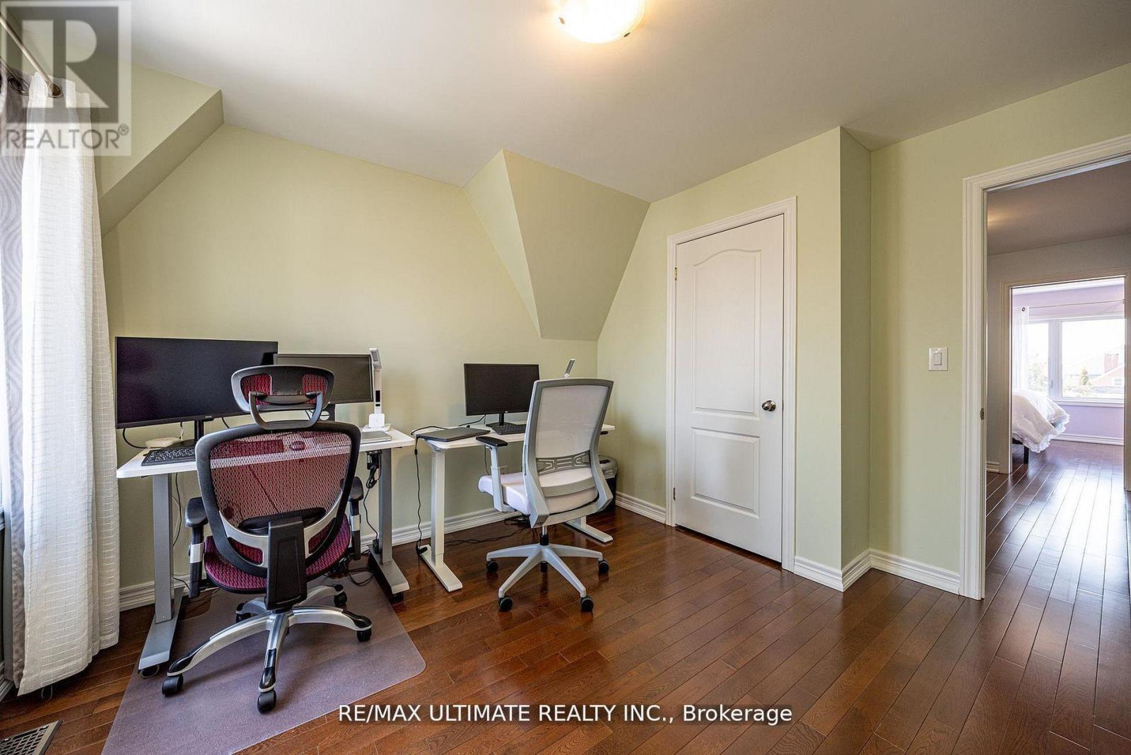 1160 ISLINGTON AVENUE - 32