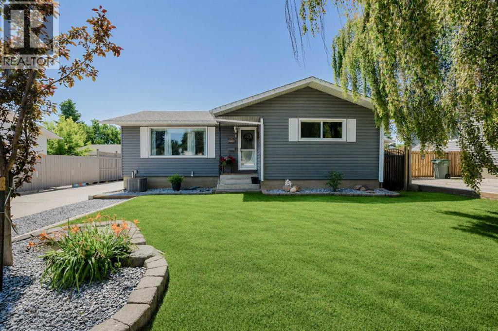 9209 111 Avenue - photo 2