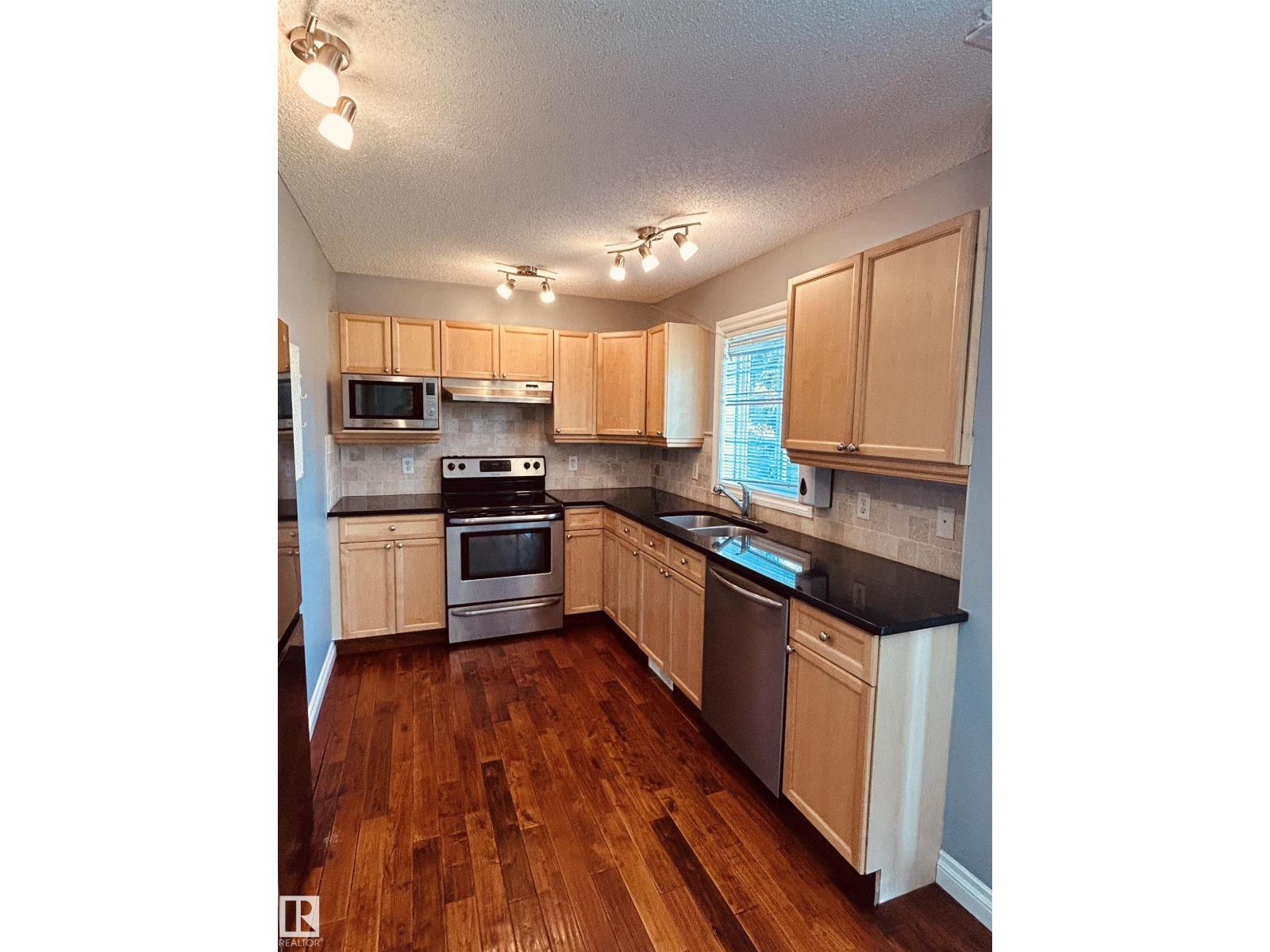 #89 12050 17 AV SW - 10
