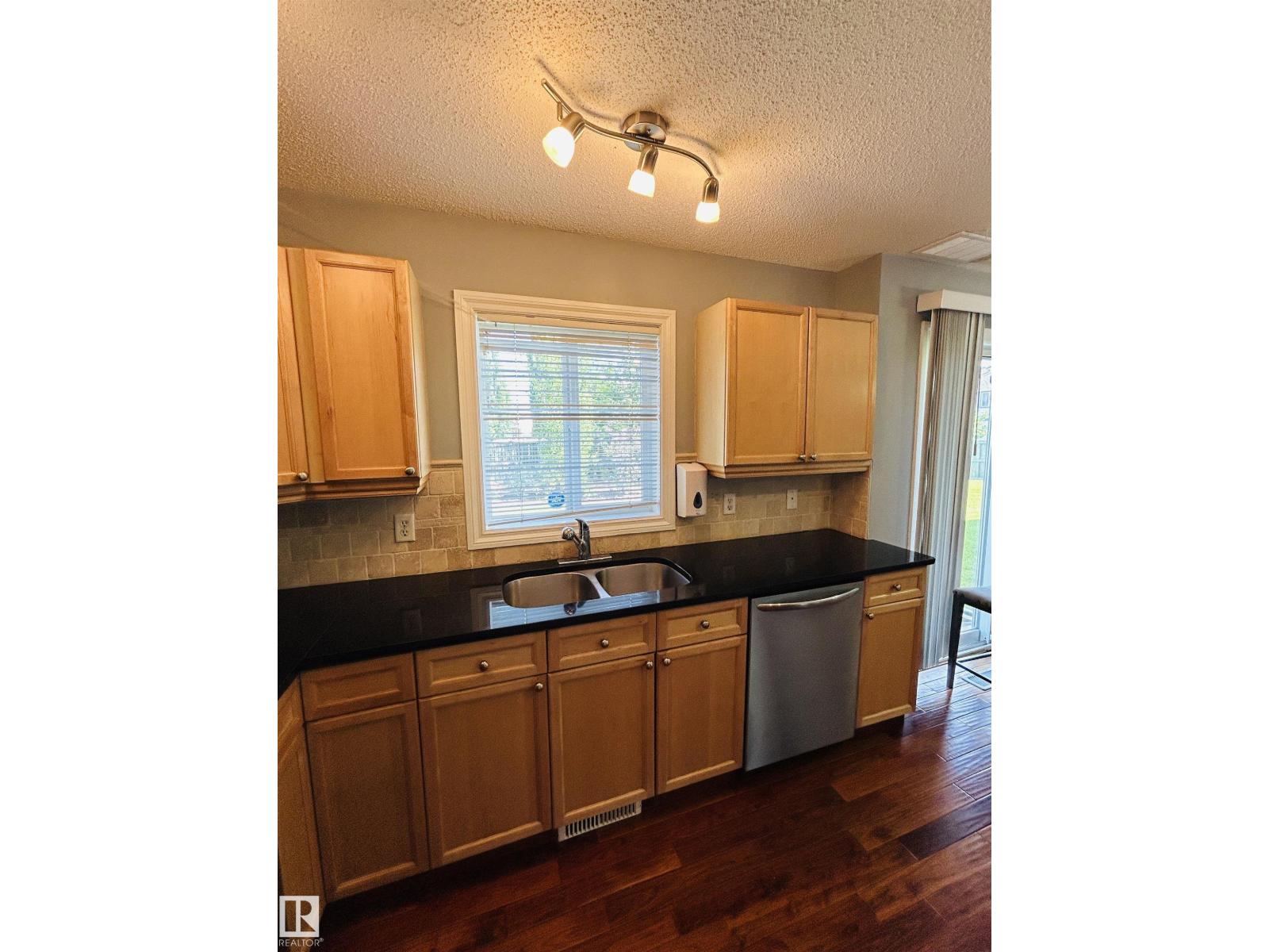 #89 12050 17 AV SW - 11