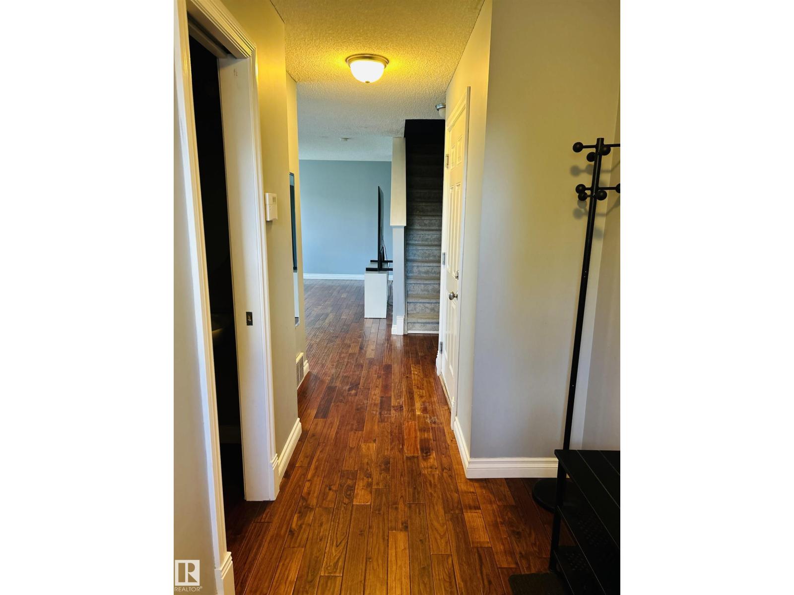 #89 12050 17 AV SW - 18