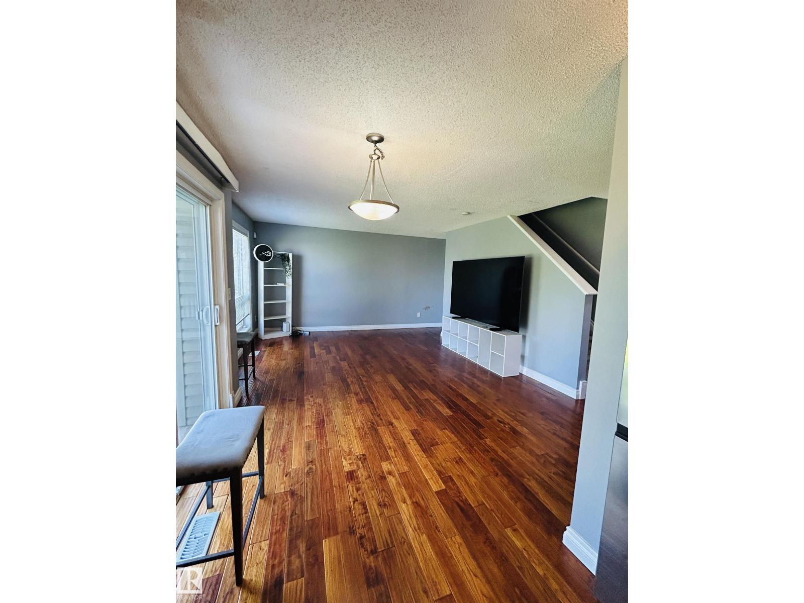 #89 12050 17 AV SW - 22