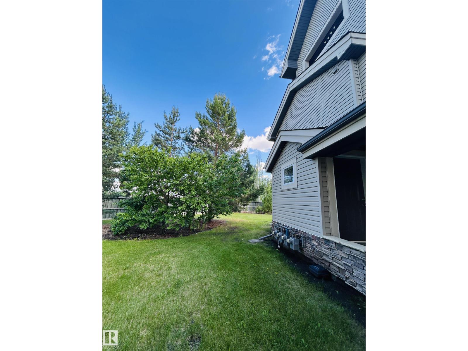 #89 12050 17 AV SW - 26