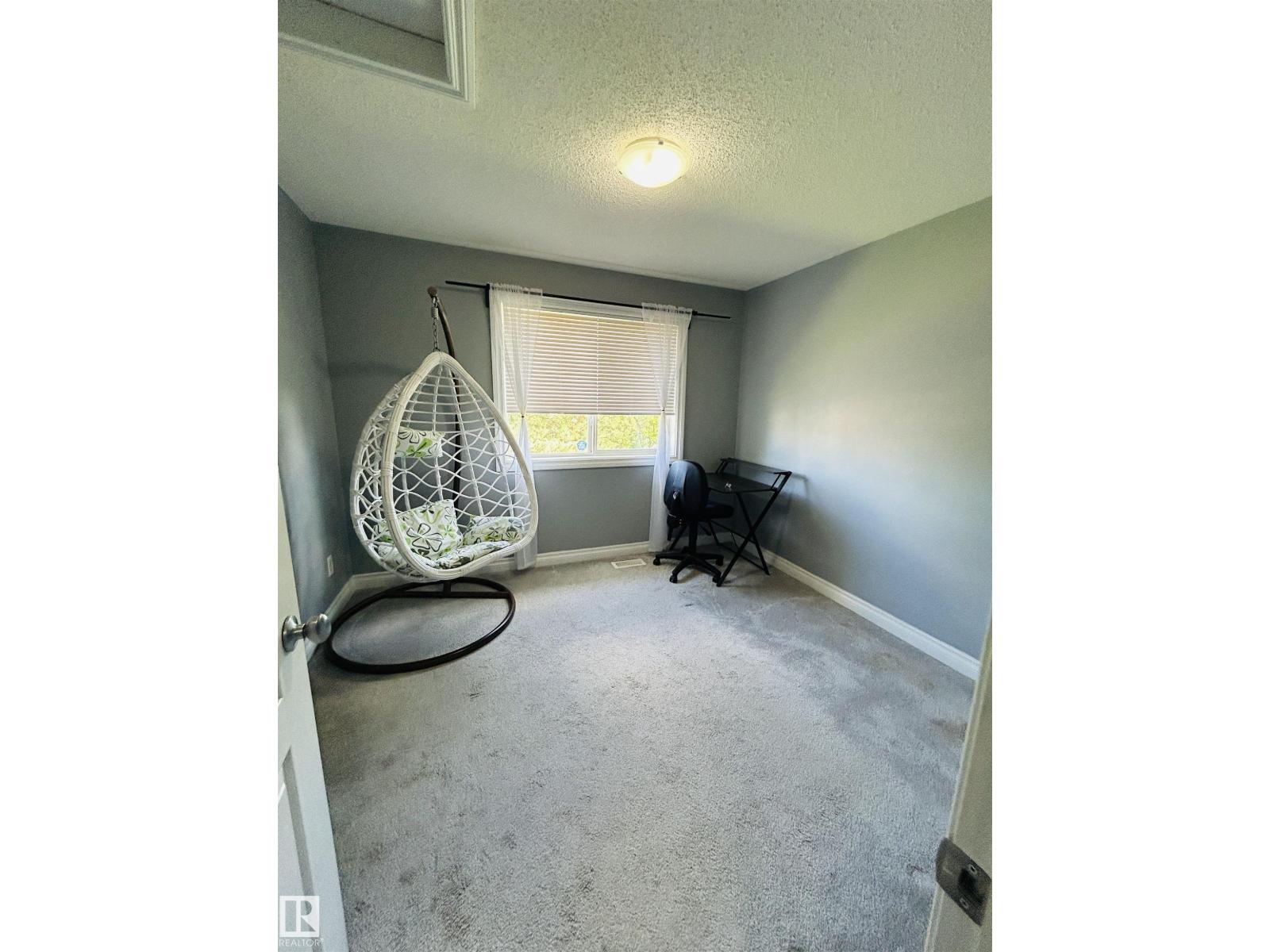 #89 12050 17 AV SW - 32