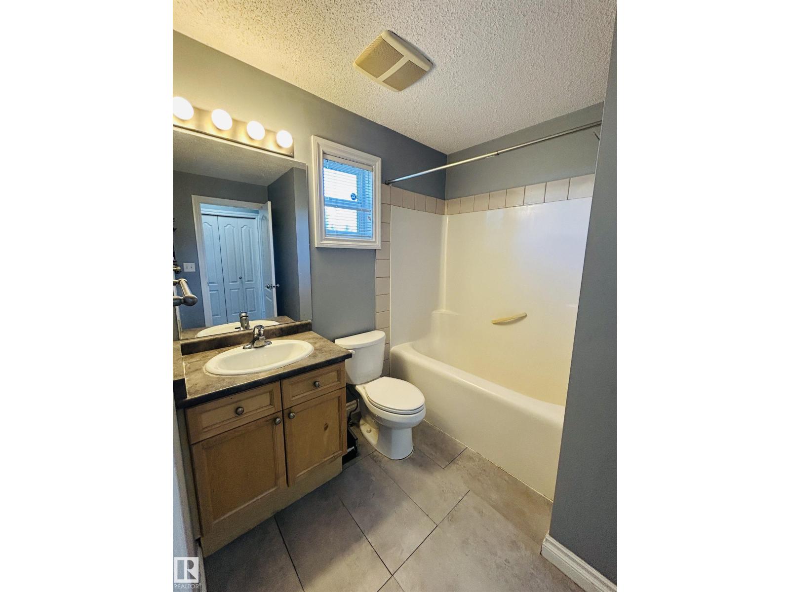 #89 12050 17 AV SW - 36