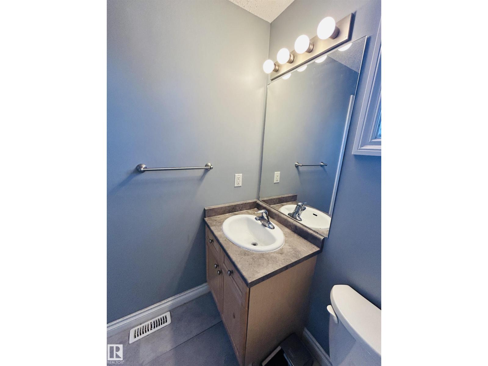 #89 12050 17 AV SW - 38