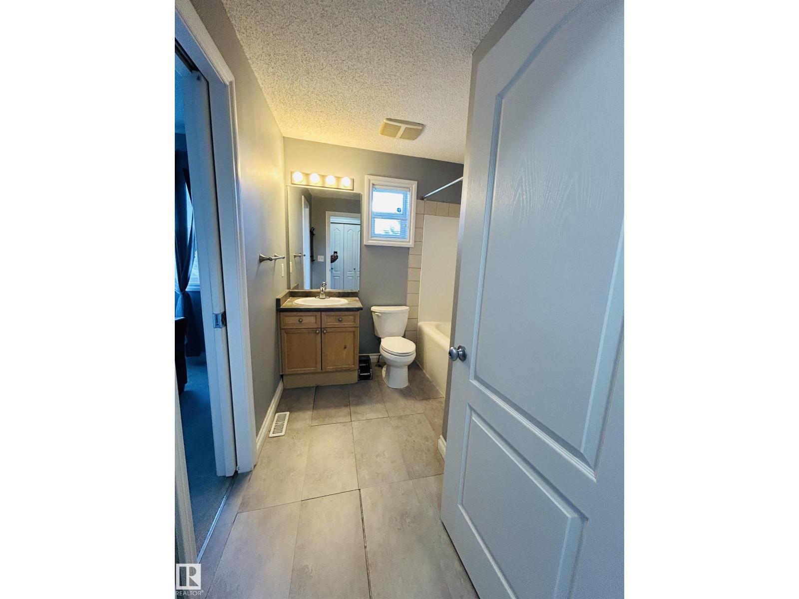 #89 12050 17 AV SW - 40