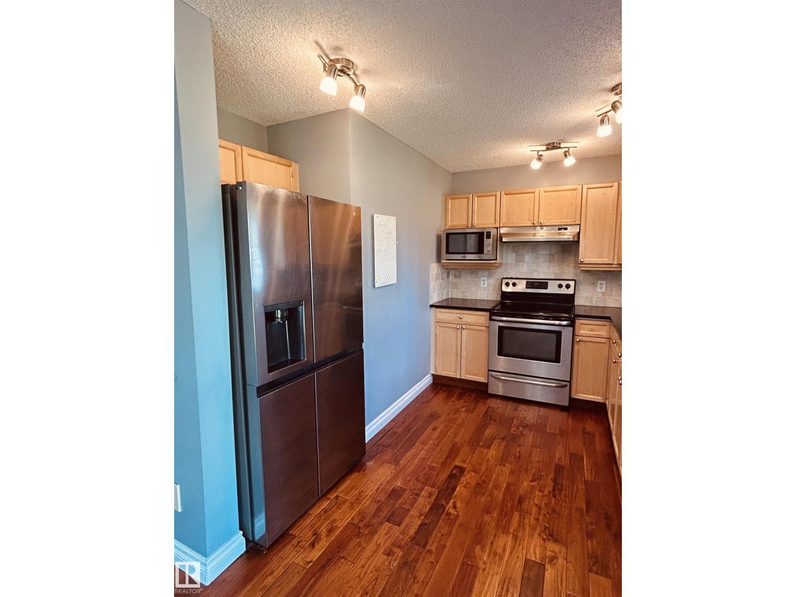 #89 12050 17 AV SW - 8
