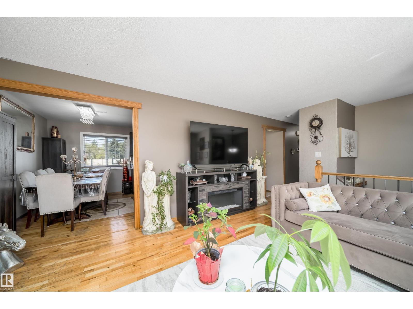 14808 96 ST NW - 12