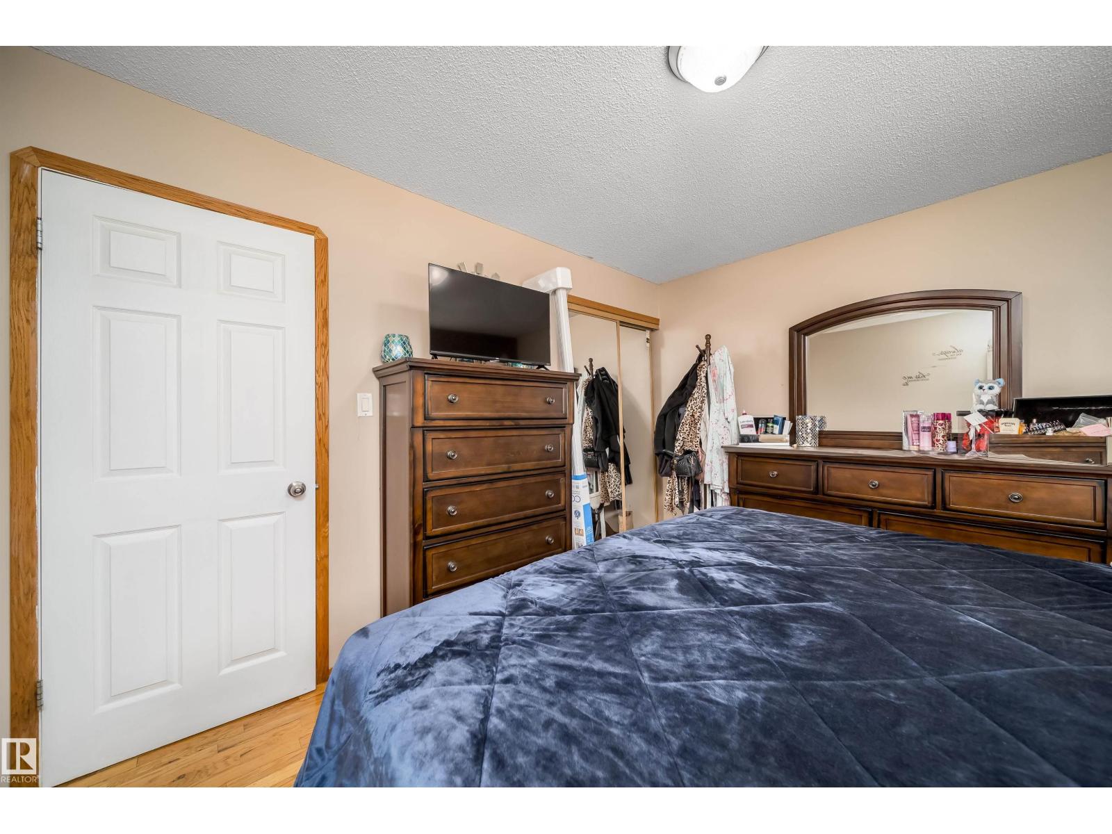 14808 96 ST NW - 23