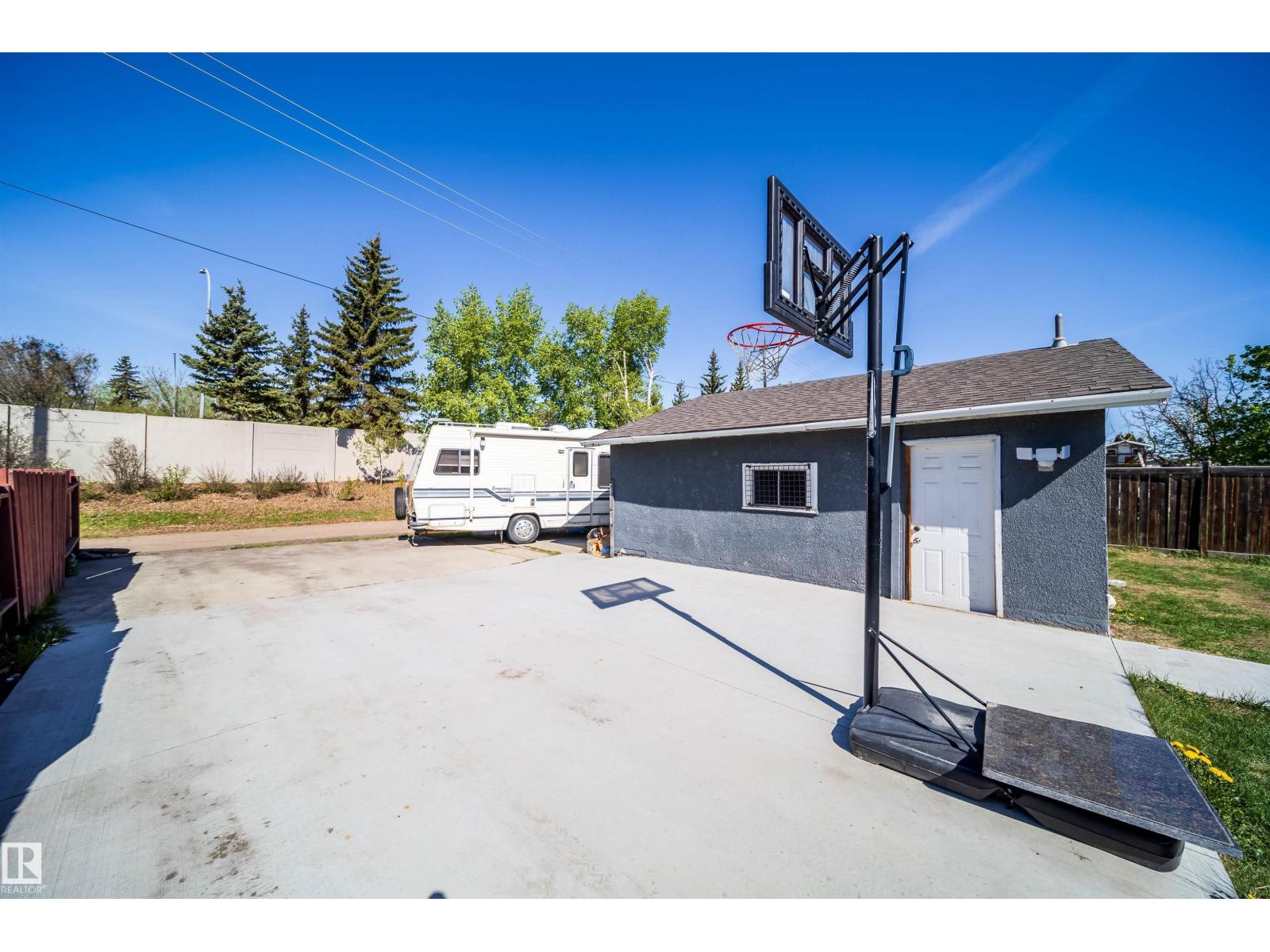 14808 96 ST NW - 38