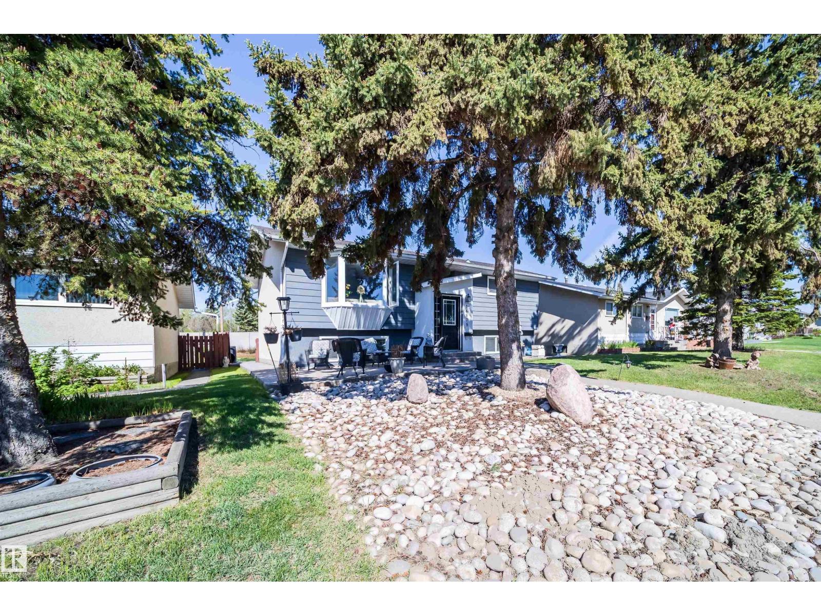 14808 96 ST NW - 4
