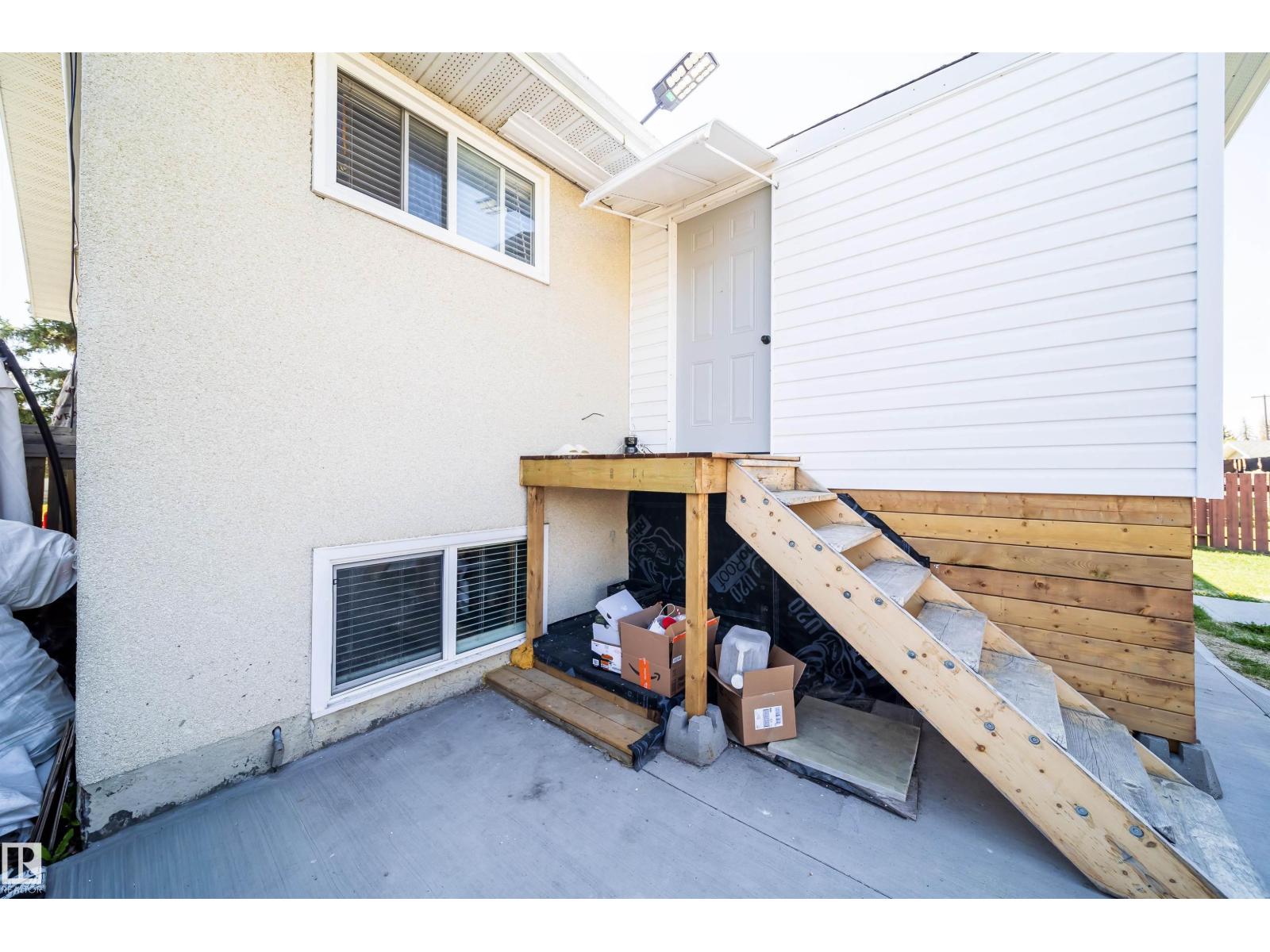 14808 96 ST NW - 43