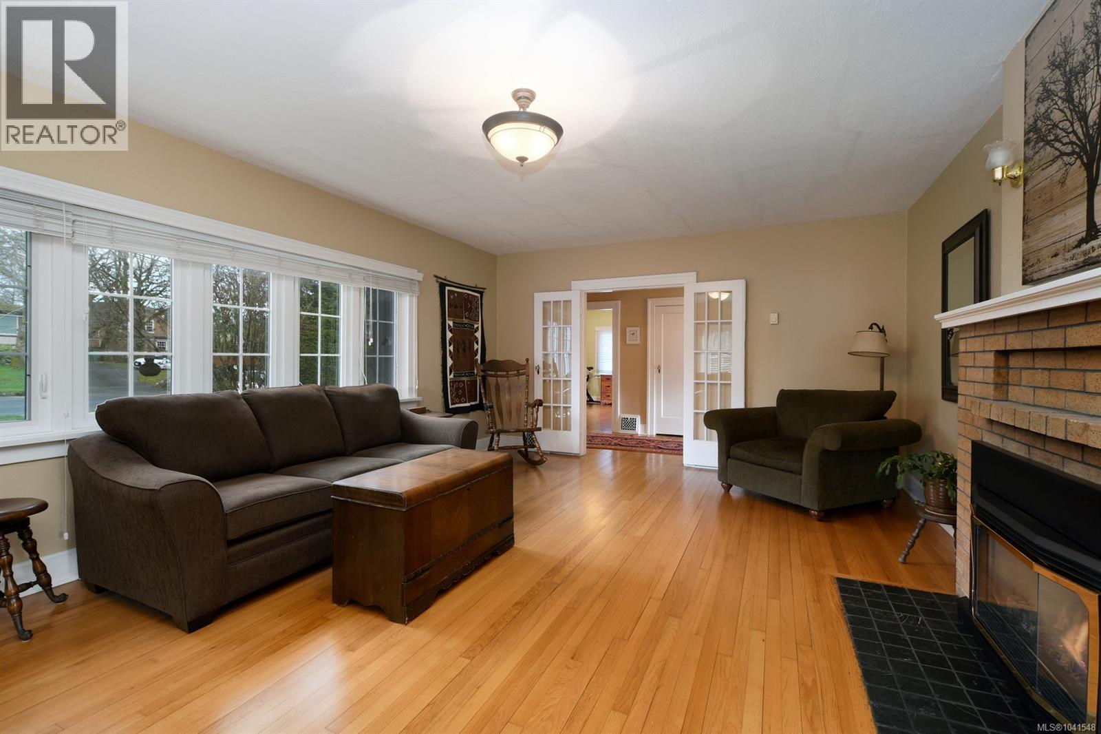 3919 Quadra St - 5