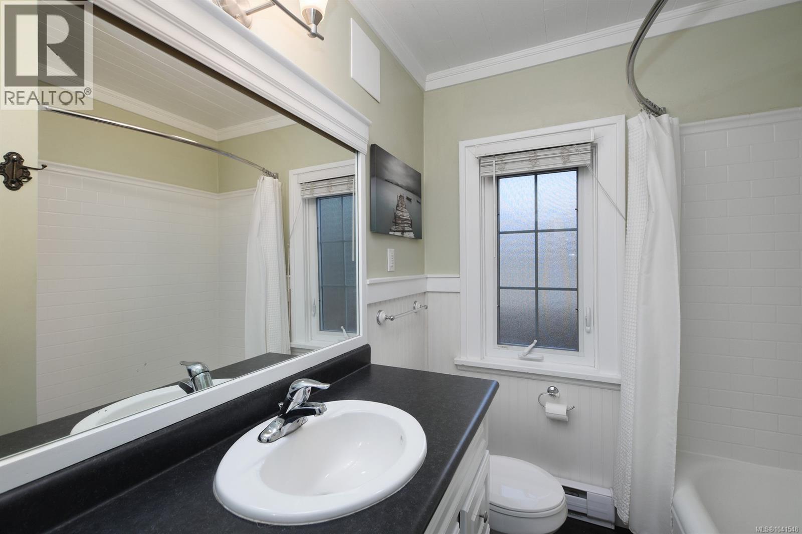 3919 Quadra St - 13