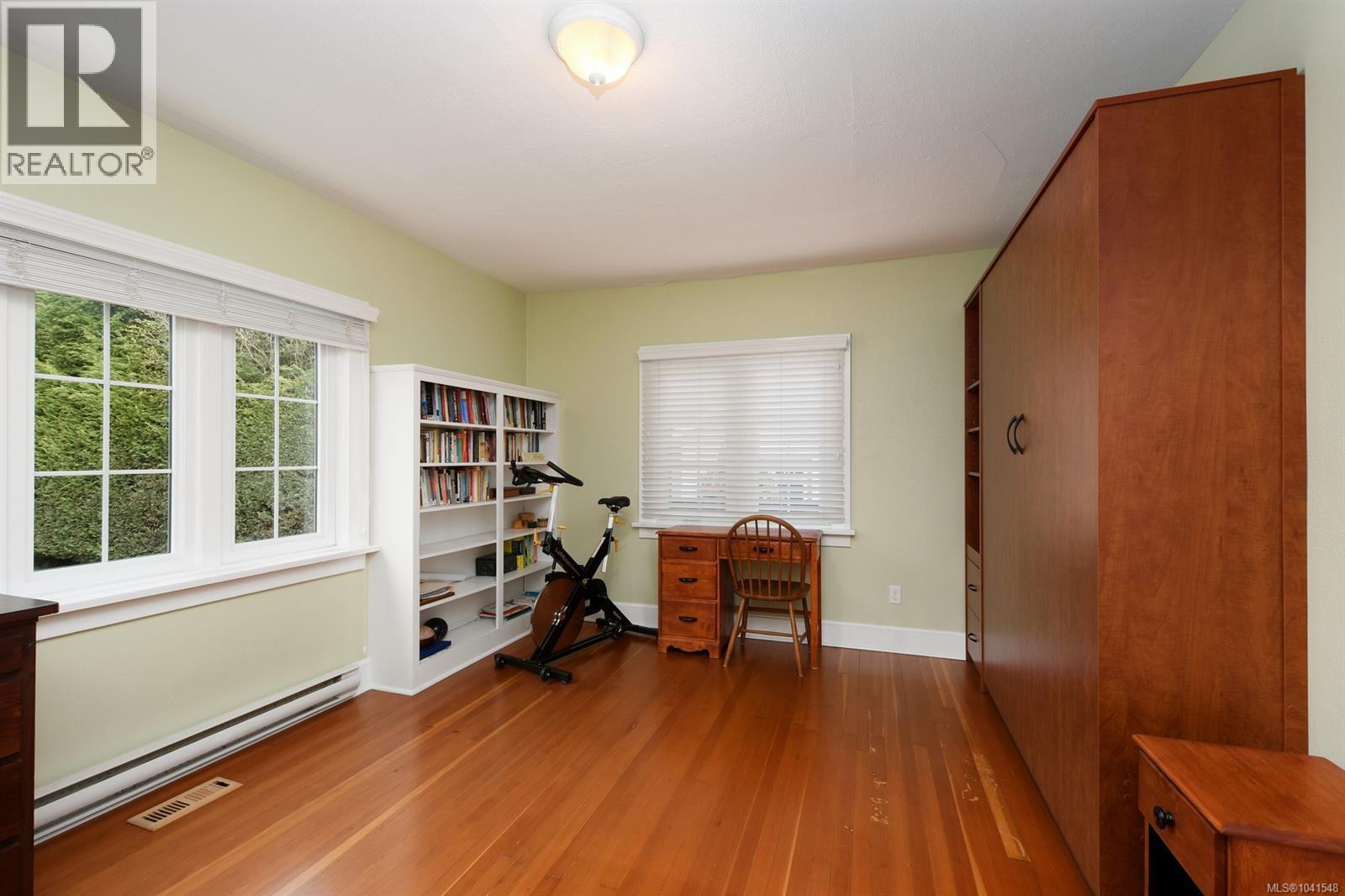 3919 Quadra St - 14